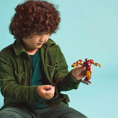 Gambar LEGO Marvel Iron Man Mech Vs Ultron Set 101 Pcs 76307 - Merah