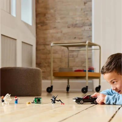 Gambar LEGO Marvel Spiderman Vs Venom Muscle Car Set 254 Pcs 76309 - Hitam