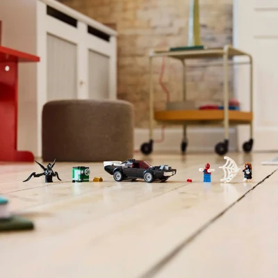 Gambar LEGO Marvel Spiderman Vs Venom Muscle Car Set 254 Pcs 76309 - Hitam