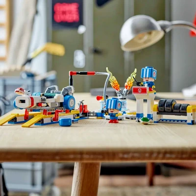 Gambar LEGO Super Mario Mario Kart Toads Garage Set 390 Pcs 72035 - Mix