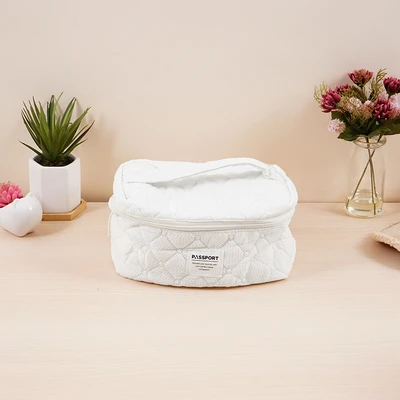 Gambar Passport Arelia Tas Kosmetik - Putih