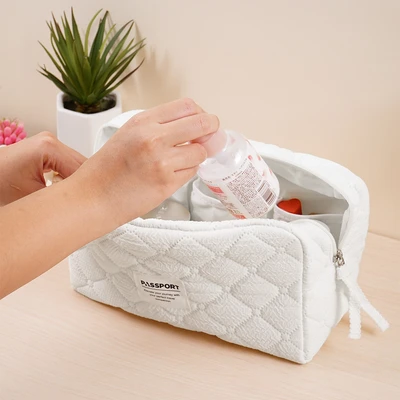 Gambar Passport Arelia Pouch Kosmetik - Putih