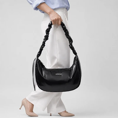 Gambar Passport Elyse Tas Selempang - Hitam