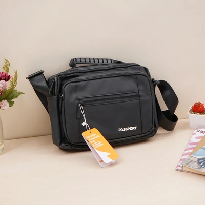 Gambar Passport Renzo Tas Bahu - Hitam