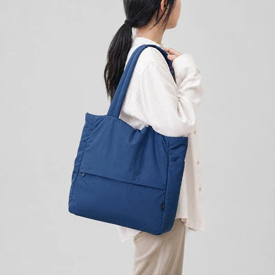 Gambar Ataru Tote Bag Puffy Nylon Medium - Biru