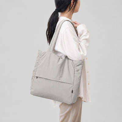 Gambar Ataru Ukuran M Totebag Puffy Nylon - Abu-Abu Muda