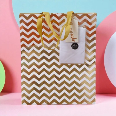 Gambar Ataru 26.5x33x14 cm Tas Kado Zigzag - Putih/Gold