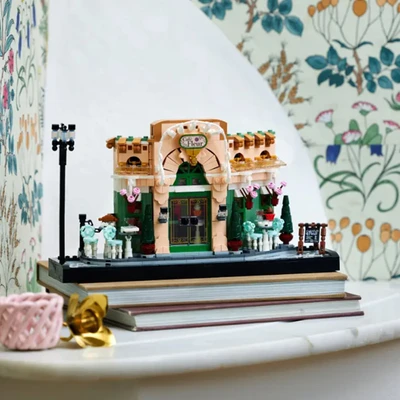 Gambar LEGO Icons French Cafe Set 1101 Pcs 10362 - Mix