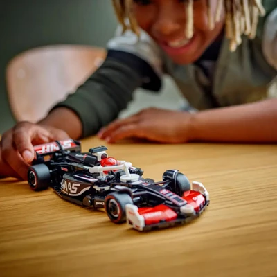 Gambar LEGO Speed Champions Moneygram Haas F1 Team Vf-24 Set 242 Pcs 77250 - Hitam