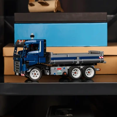 Gambar LEGO Technic Tipping Dump Truck Set 462 Pcs 42203 - Biru