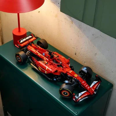 Gambar LEGO Technic Ferrari Sf24 F1 1361 Pcs 42207 - Merah