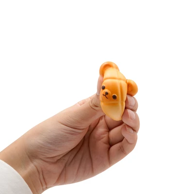 Gambar Molynk Squeeze Capsule Egg Muni Bear Random