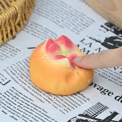 Gambar Molynk Squeeze Color Change Bread Random