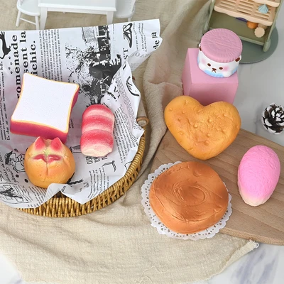 Gambar Molynk Squeeze Color Change Bread Random