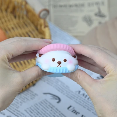 Gambar Molynk Squeeze Color Change Bread Random