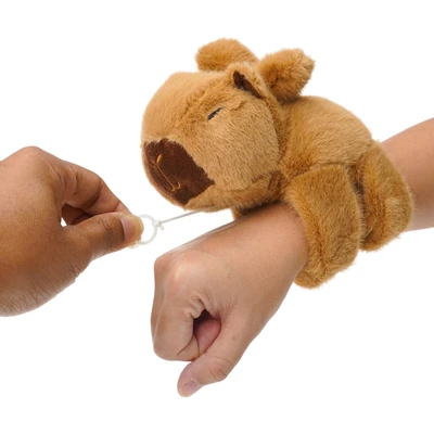Gambar Pretty Missy Slap Bracelet Boneka Capybara Dengan Sayap Random