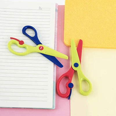 Gambar M&g Gunting Anak So Many Cats 5 Inci Random