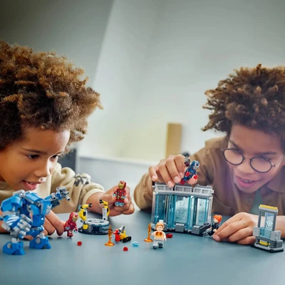 Gambar LEGO Marvel Iron Man Laboratory Hall Of Armor Set 384 Pcs 76315 - Mix