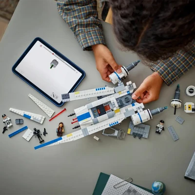 Gambar LEGO Star Wars Rebel U Wing Starfighter Set 594 Pcs 75399 - Putih