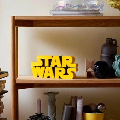 Gambar LEGO Disney Built Star Wars Logo Set 700 Pcs 75407 - Kuning