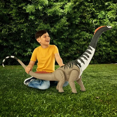 Gambar Jurassic World Rebirth Figure Titanosaurus - Abu-abu