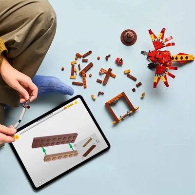 Gambar LEGO Harry Potter Fawkes Dumbledores Phoenix Set 299 Pcs 76448 - Merah