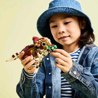 Gambar LEGO Jurassic World Baby Dinosaur Dolores Aquilops 76970 - Cokelat