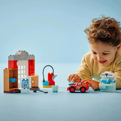 Gambar LEGO Duplo Mcqueens Visit To Docs Garage Set 35 Pcs 10456 - Mix
