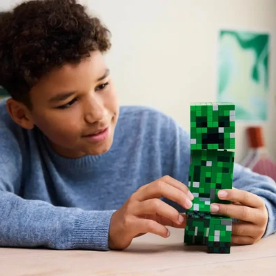 Gambar LEGO Minecraft The Creeper Set 665 Pcs 21276 - Hijau