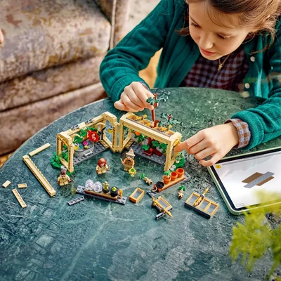 Gambar LEGO Harry Potter Hogwarts Castle Herbology Class Set 390 Pcs 76445 - Mix