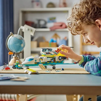 Gambar LEGO City Emergency Air Ambulance Airplane Set 403 Pcs 60465 - Putih