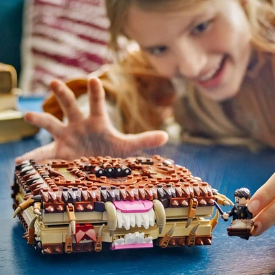 Gambar LEGO Harry Potter Chomping Monster Book Of Monsters Set 518 Pcs 76449 - Cokelat