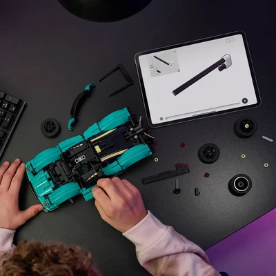 Gambar LEGO Technic Aston Martin Valkyrie Set 707 Pcs 42208 - Hijau Tosca