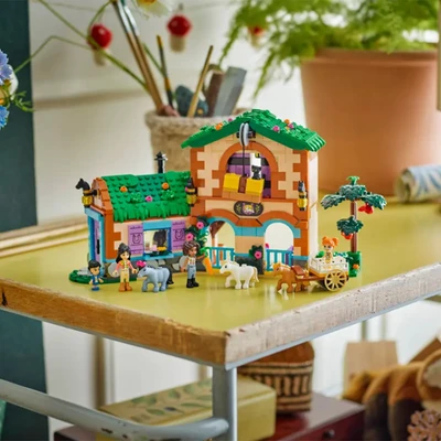 Gambar LEGO Friends Pony Ranch & Stable Set 727 Pcs 42654 - Mix