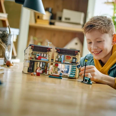 Gambar LEGO Harry Potter Privet Drive Aunt Marges Visit Set 639 Pcs 76451 - Mix