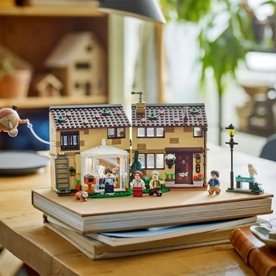 Gambar LEGO Harry Potter Privet Drive Aunt Marges Visit Set 639 Pcs 76451 - Mix