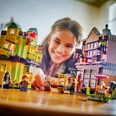 Gambar LEGO Harry Potter Quality Quidditch Supplies & Ice Cream Parlour Set 795 Pcs 76452 - Mix