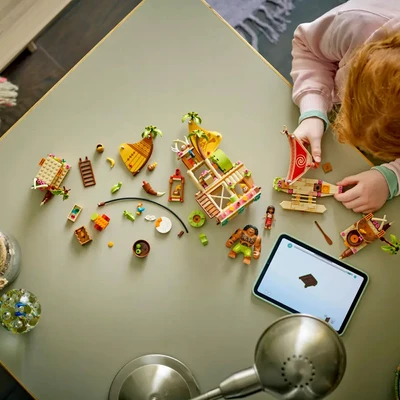 Gambar LEGO Disney Kakamora Barge Set 572 Pcs 43258 - Mix