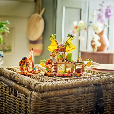 Gambar LEGO Disney Kakamora Barge Set 572 Pcs 43258 - Mix