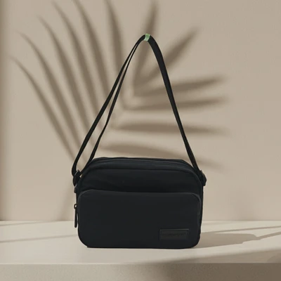 Gambar Passport Emily Tas Selempang - Hitam
