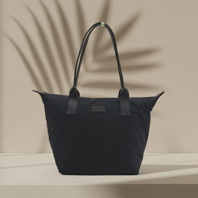 Gambar Passport Emily Tote Bag - Hitam