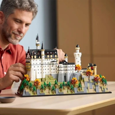 Gambar LEGO Architecture Neuschwanstein Castle Set 3455 Pcs 21063 - Mix