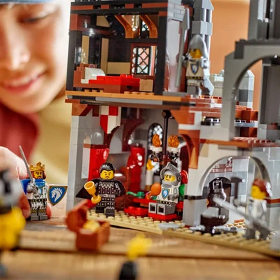 Gambar LEGO Creator 3 In 1 Medieval Horse Knight Castle Set 1371 Pcs 31168 - Abu-abu