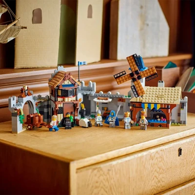 Gambar LEGO Creator 3 In 1 Medieval Horse Knight Castle Set 1371 Pcs 31168 - Abu-abu