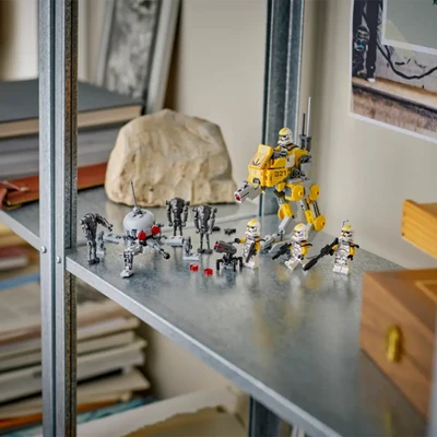 Gambar LEGO Star Wars 327th Star Corps Clone Troopers Battle Pack Set 258 Pcs 75431 - Mix