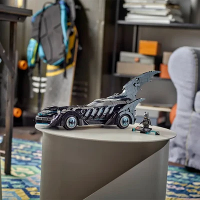 Gambar LEGO Batman Forever Batmobile Set 909 Pcs 76304 - Hitam