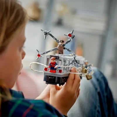 Gambar LEGO Marvel Spiderman Vs Doc Ock Subway Train Scene Set 393 Pcs 76321 - Mix