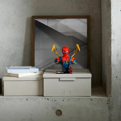 Gambar LEGO Marvel Iron Spiderman Bust Set 379 Pcs 76326 - Mix
