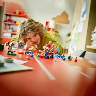 Gambar LEGO Super Mario Interactive Mario & Standard Kart Set 278 Pcs 72043 - Mix