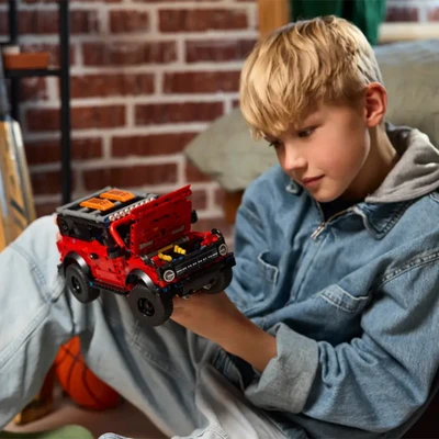 Gambar LEGO Technic Ford Bronco Suv Set 943 Pcs 42213 - Merah